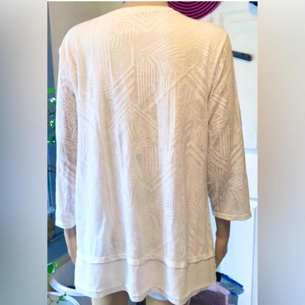 🦩Chico's White Layered Flowy Lightweight Long Sleeves V- neck Split Sides Tunic - Picture 2 of 8